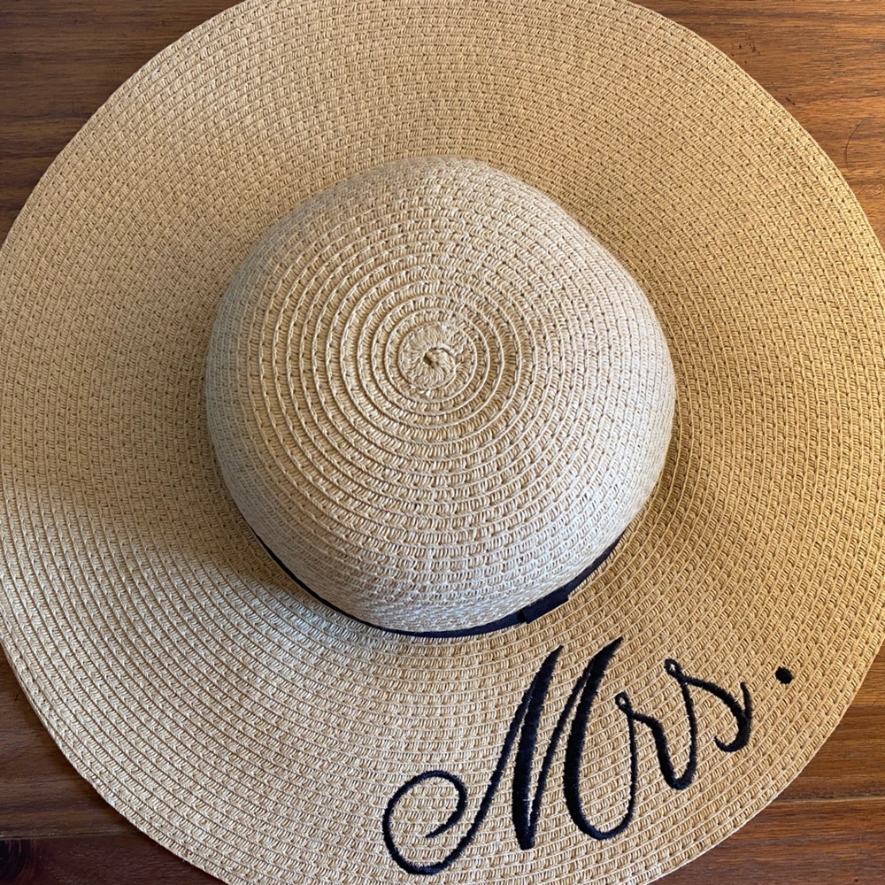 Floppy straw MRS. Hat
